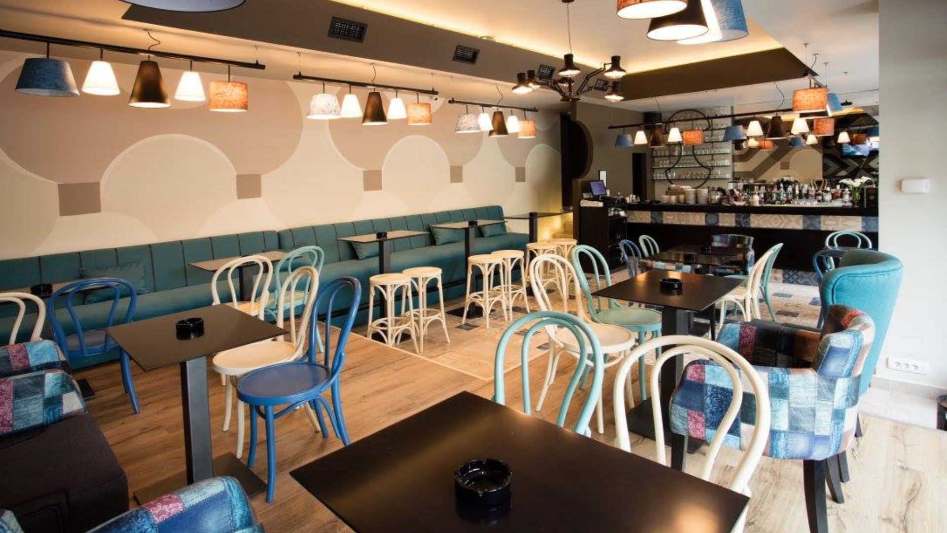 xr:d:DAFn2dMxCAk:239,j:138882489394986002,t:23071711